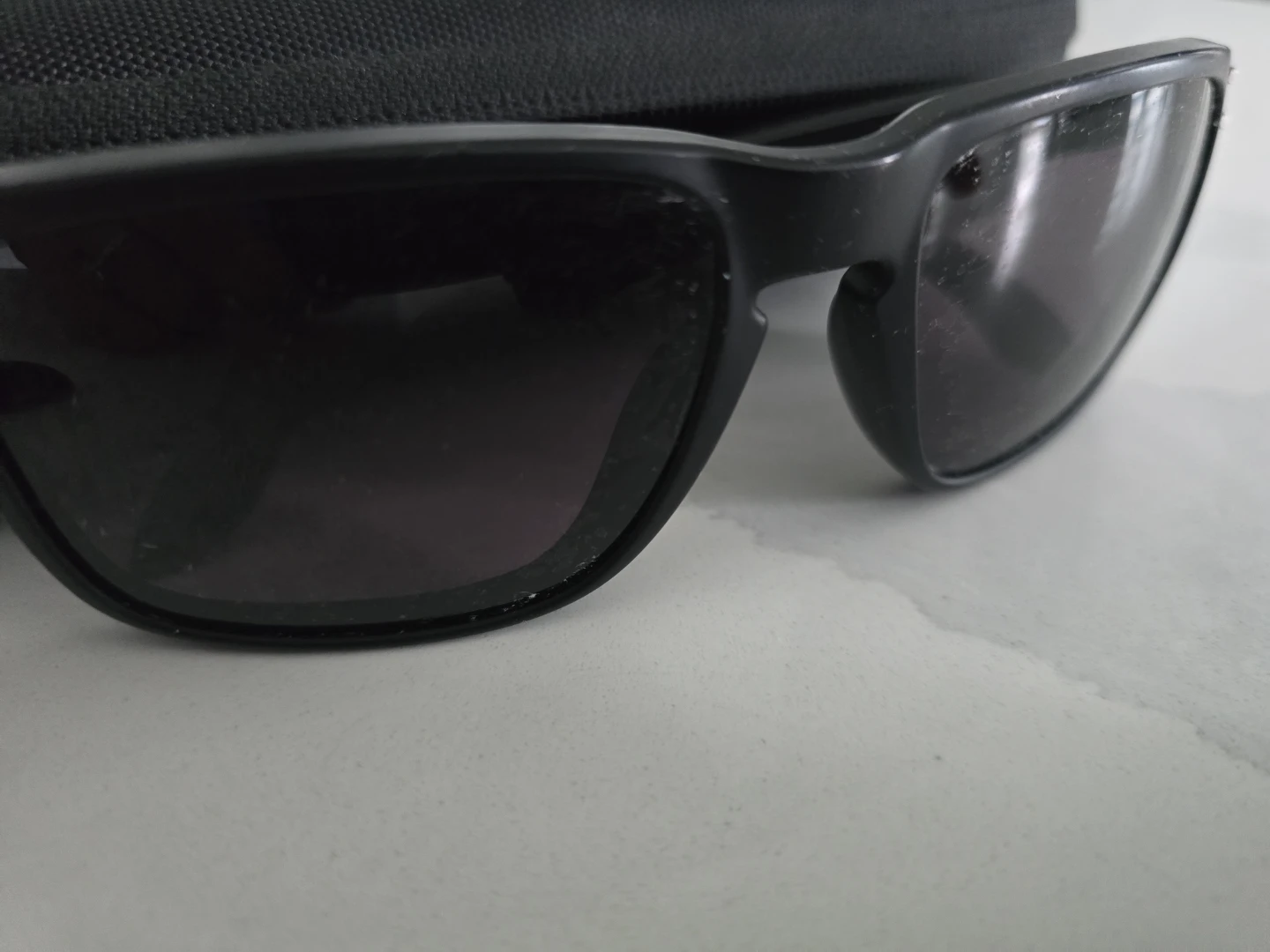 Oakley Sunglasses with Hard Case - photo 4