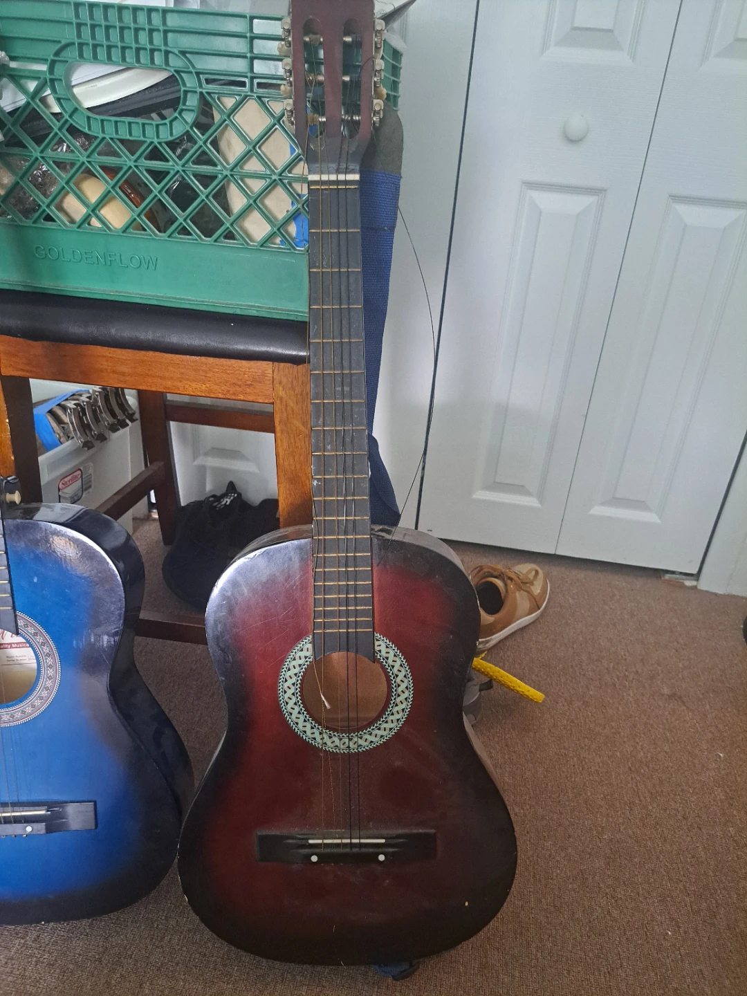 Beginner's Guitars - photo 2