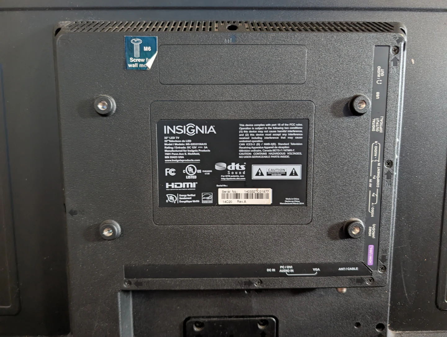 Insignia 32" LED TV - photo 2