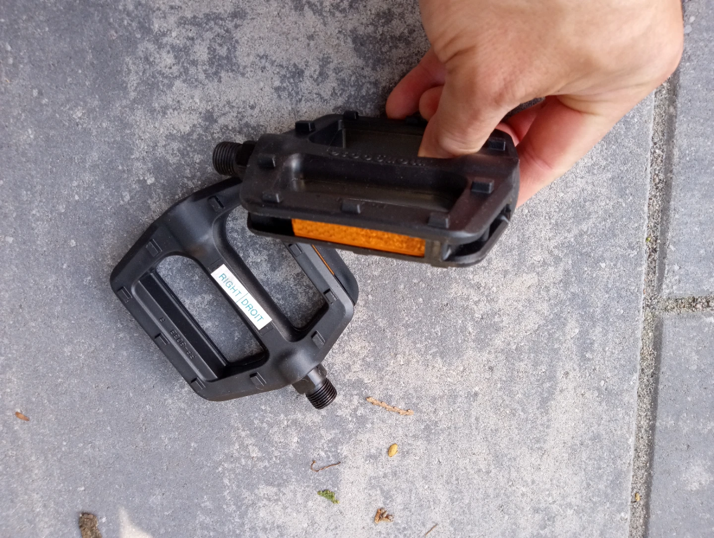 Pair of Black Bicycle Pedals with Reflectors - photo 5