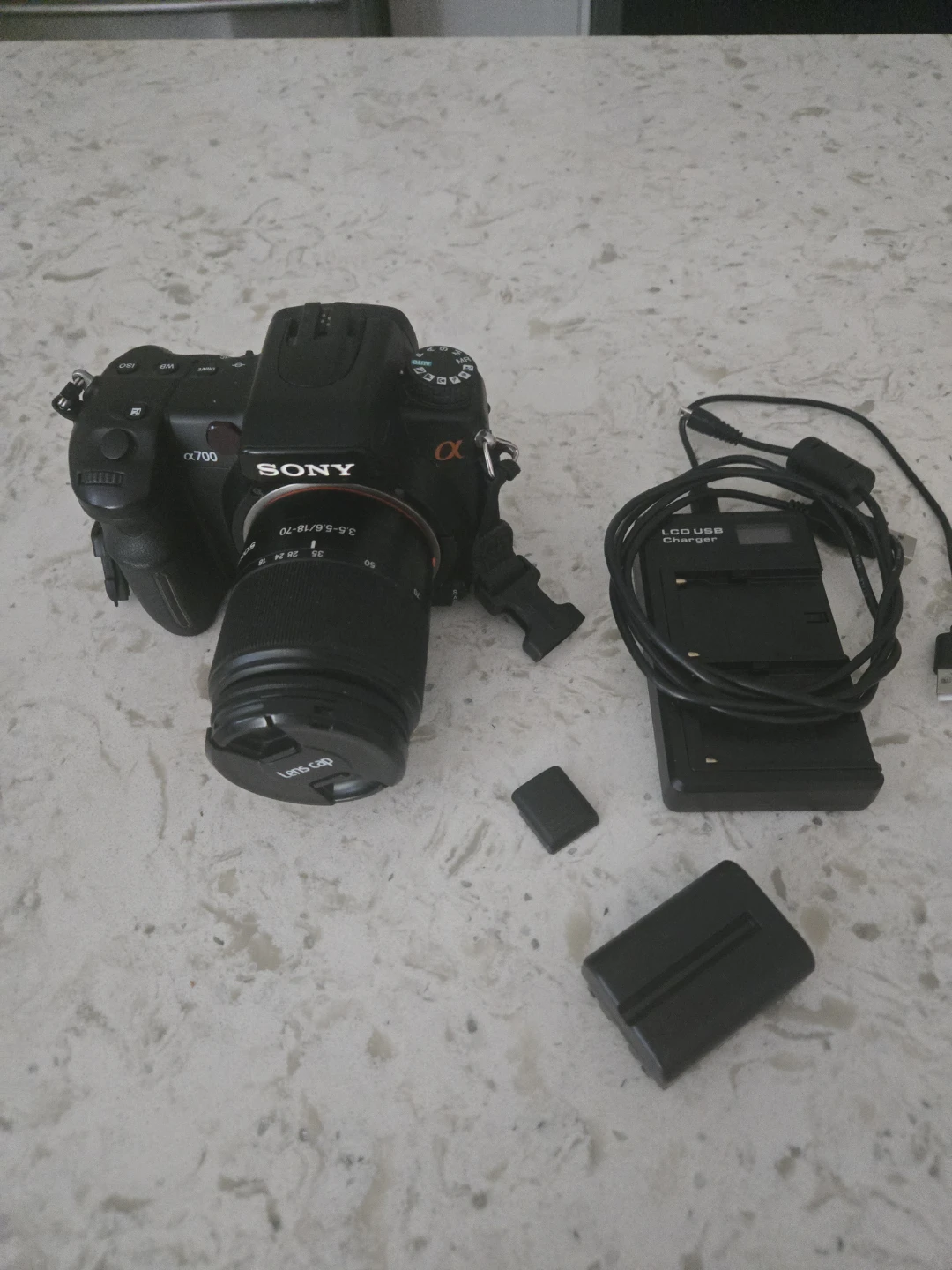 Sony DSLR a700 with 18-70mm Lens - photo 4