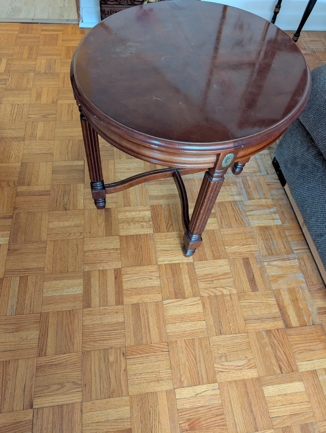 Round Mahogany Wood Side Table - photo 3