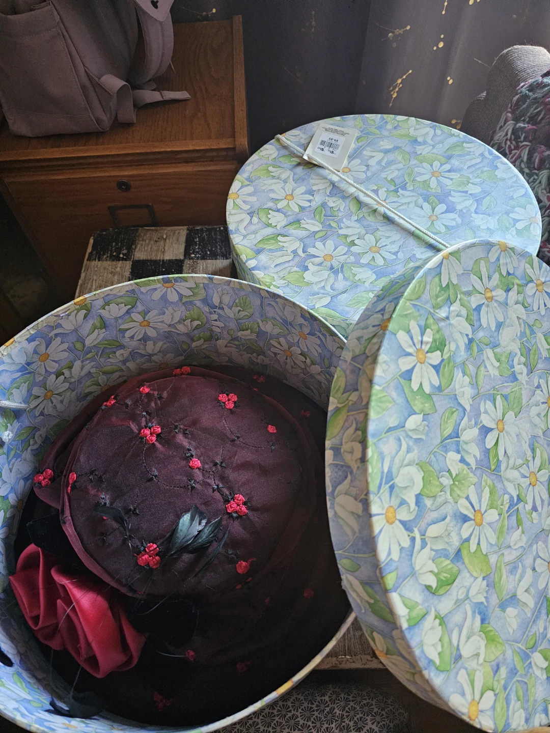 Hat with 3 Hat Boxes - photo 2