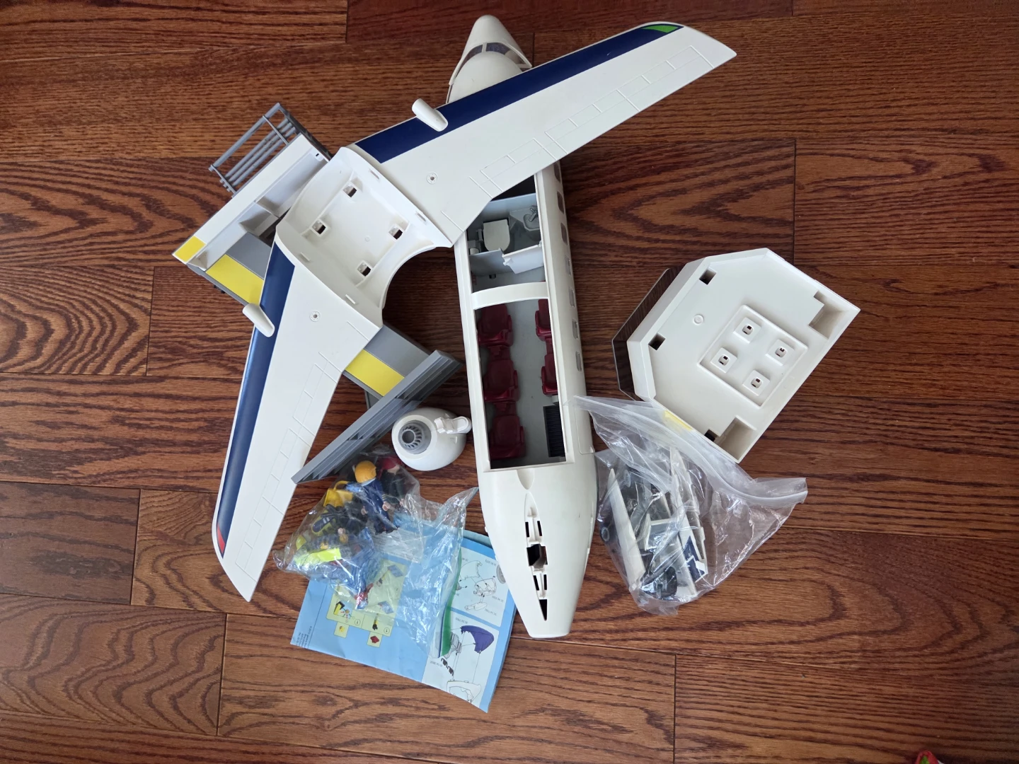 Playmobil City Action Airplane & Control Tower Playset 5261 - photo 2