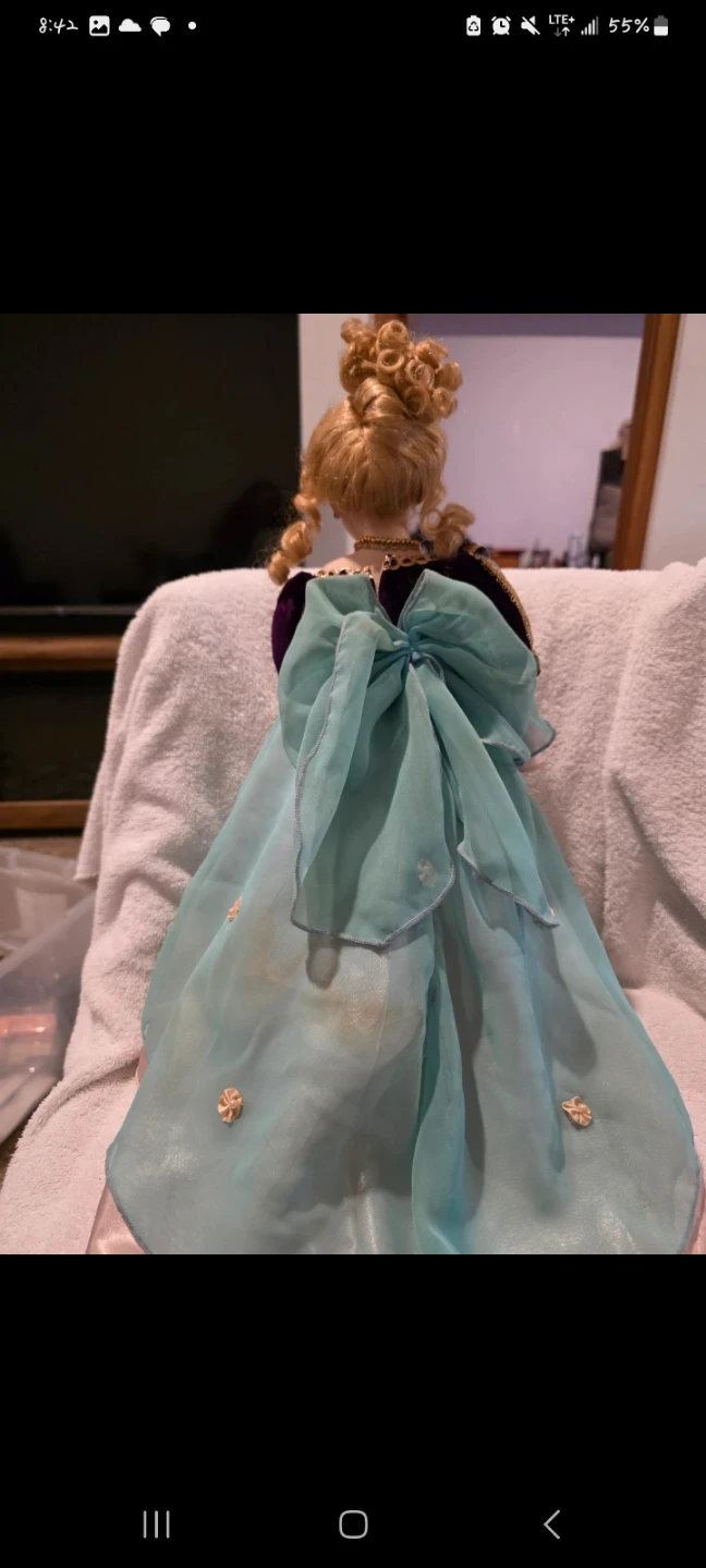 Elegant Victorian-Style Porcelain Doll – Collector’s Piece - photo 2