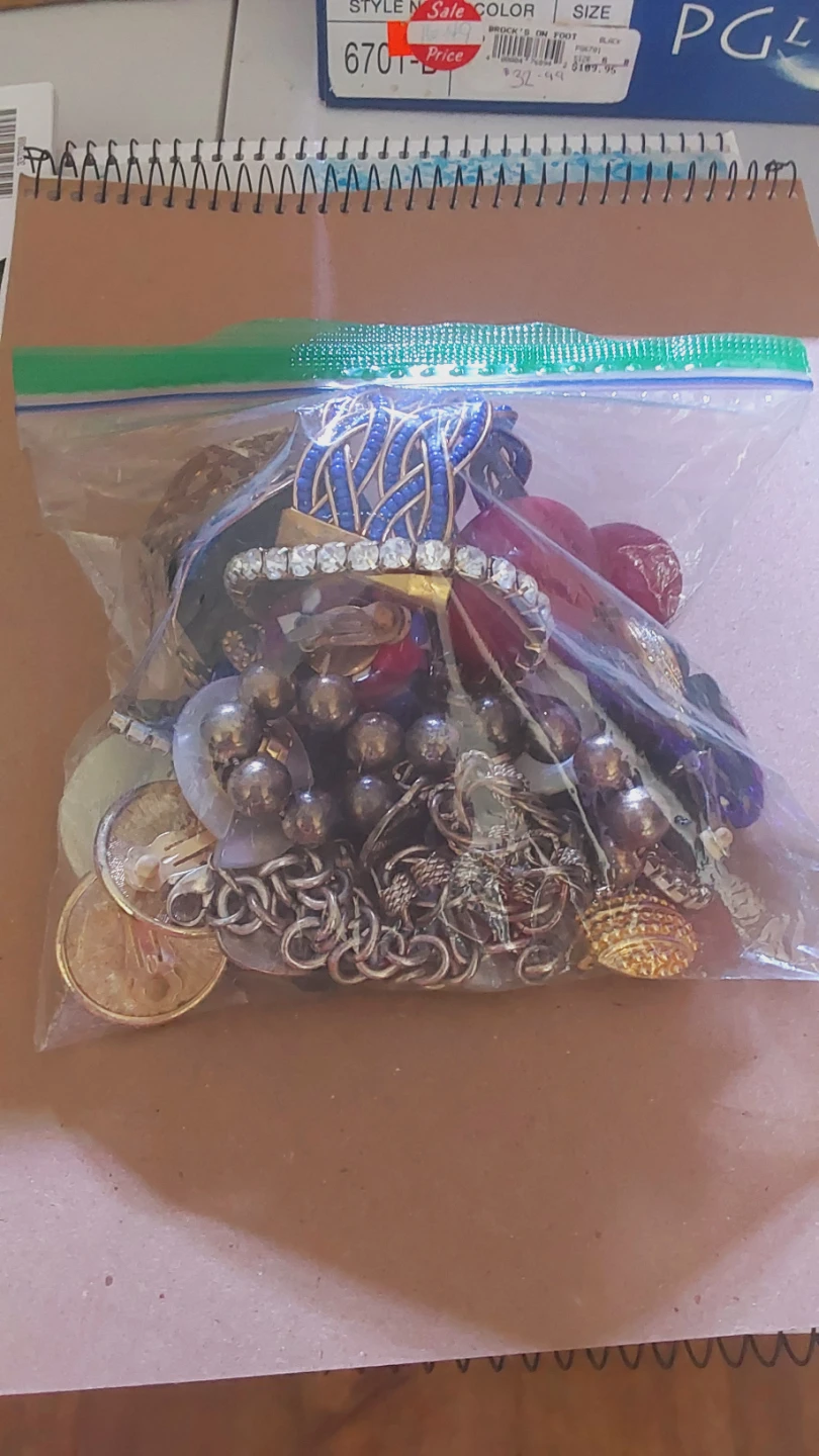 Assorted costume jewelry lot - photo 2