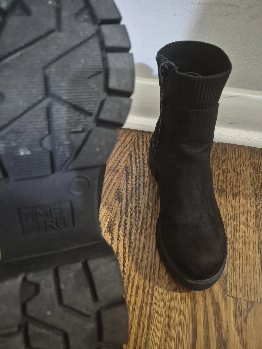 Time and Tru Black Suede Ankle Boots Size 7 - photo 4