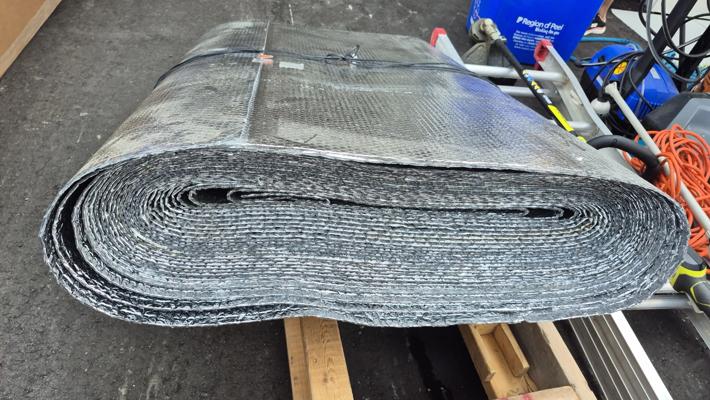 Reflective Insulation Roll 4ft x 125ft - photo 3