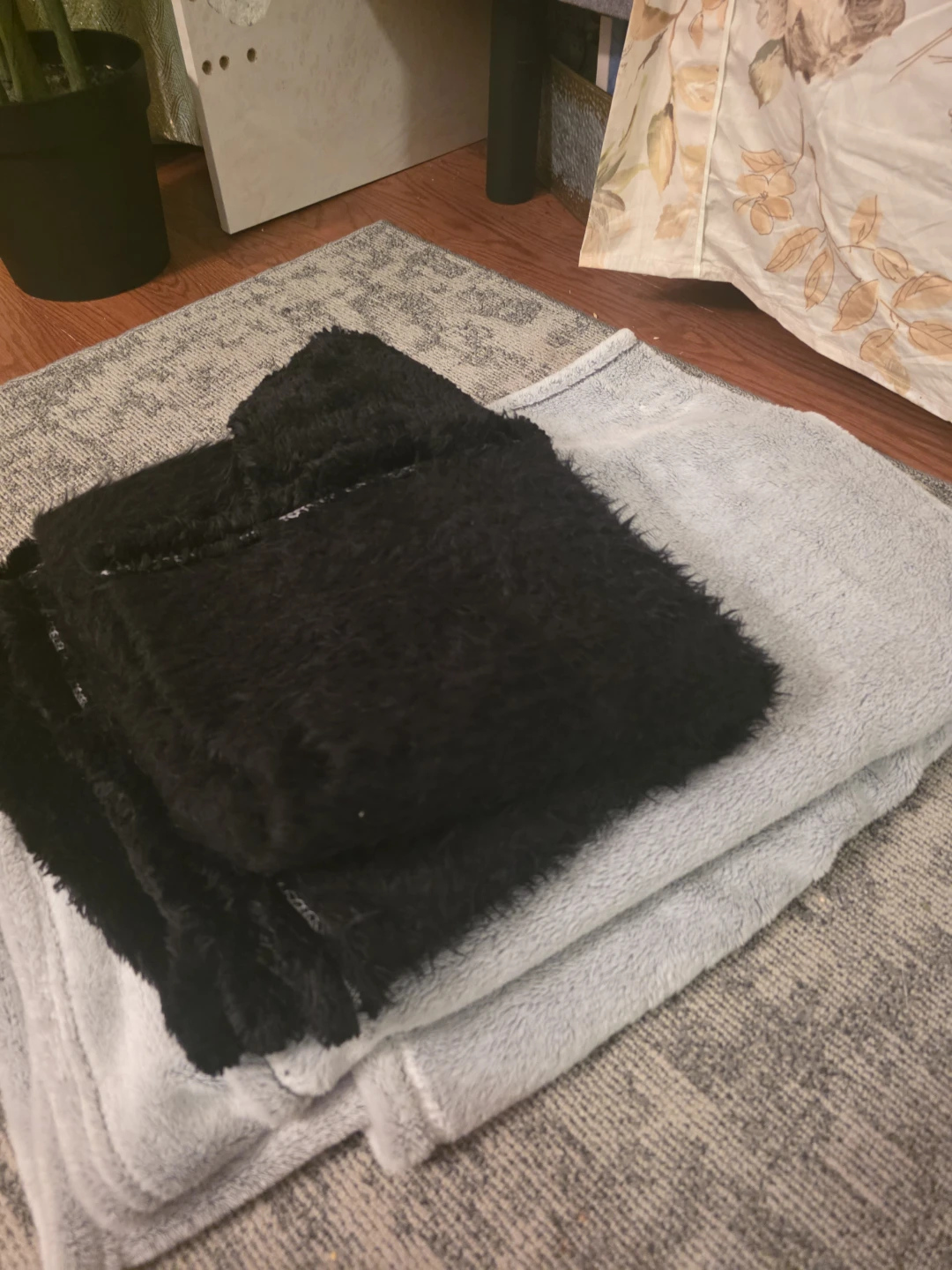 Bundle of Soft Throws - photo 4