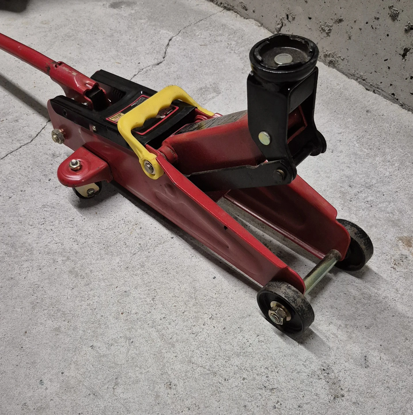 Torin Big Red 2-Ton (4,000 lbs) hydraulic trolley jack