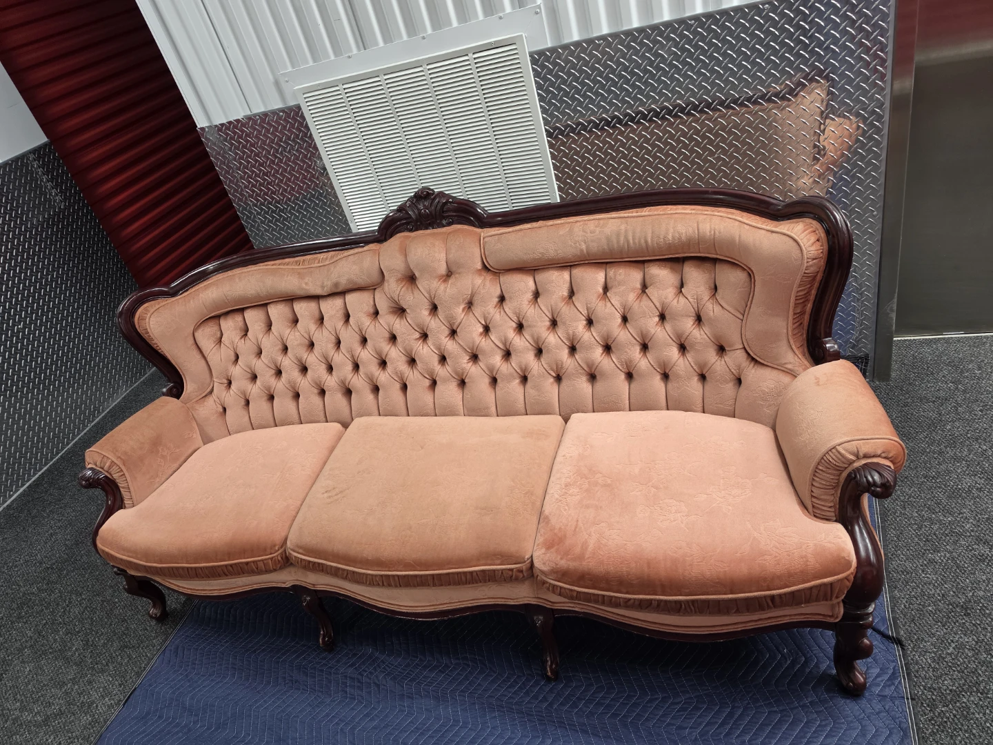 Victorian Style Sofa and Armchair Set - Peach Velvet - photo 4