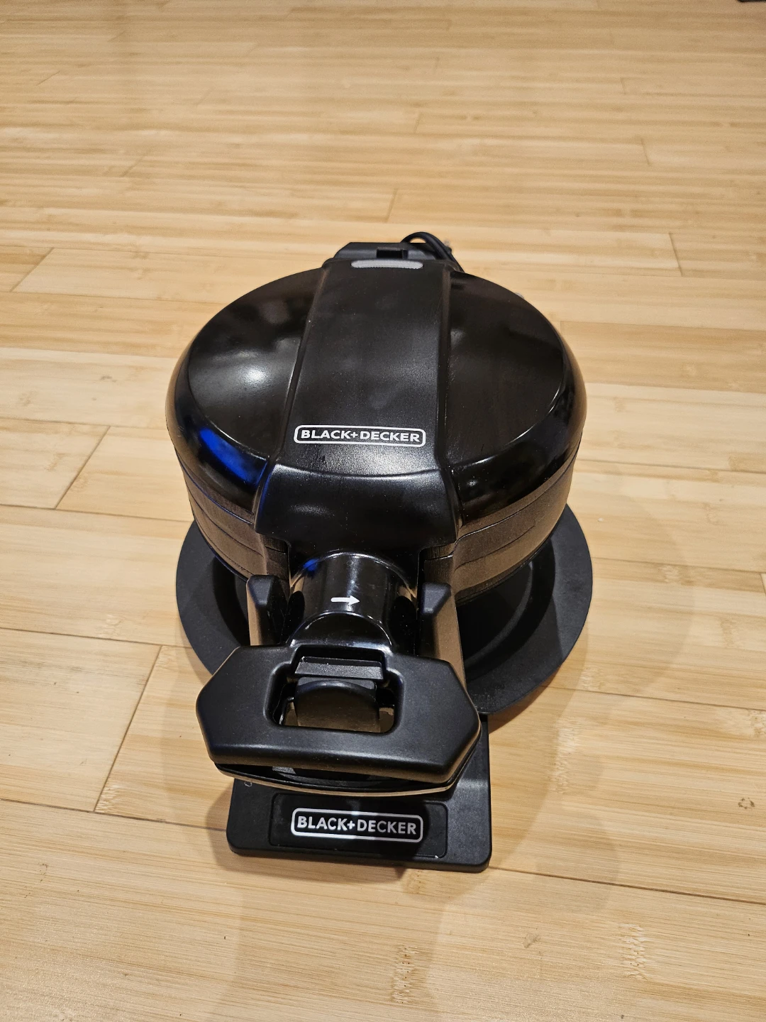 BLACK+DECKER Rotating Waffle Maker WMD200B