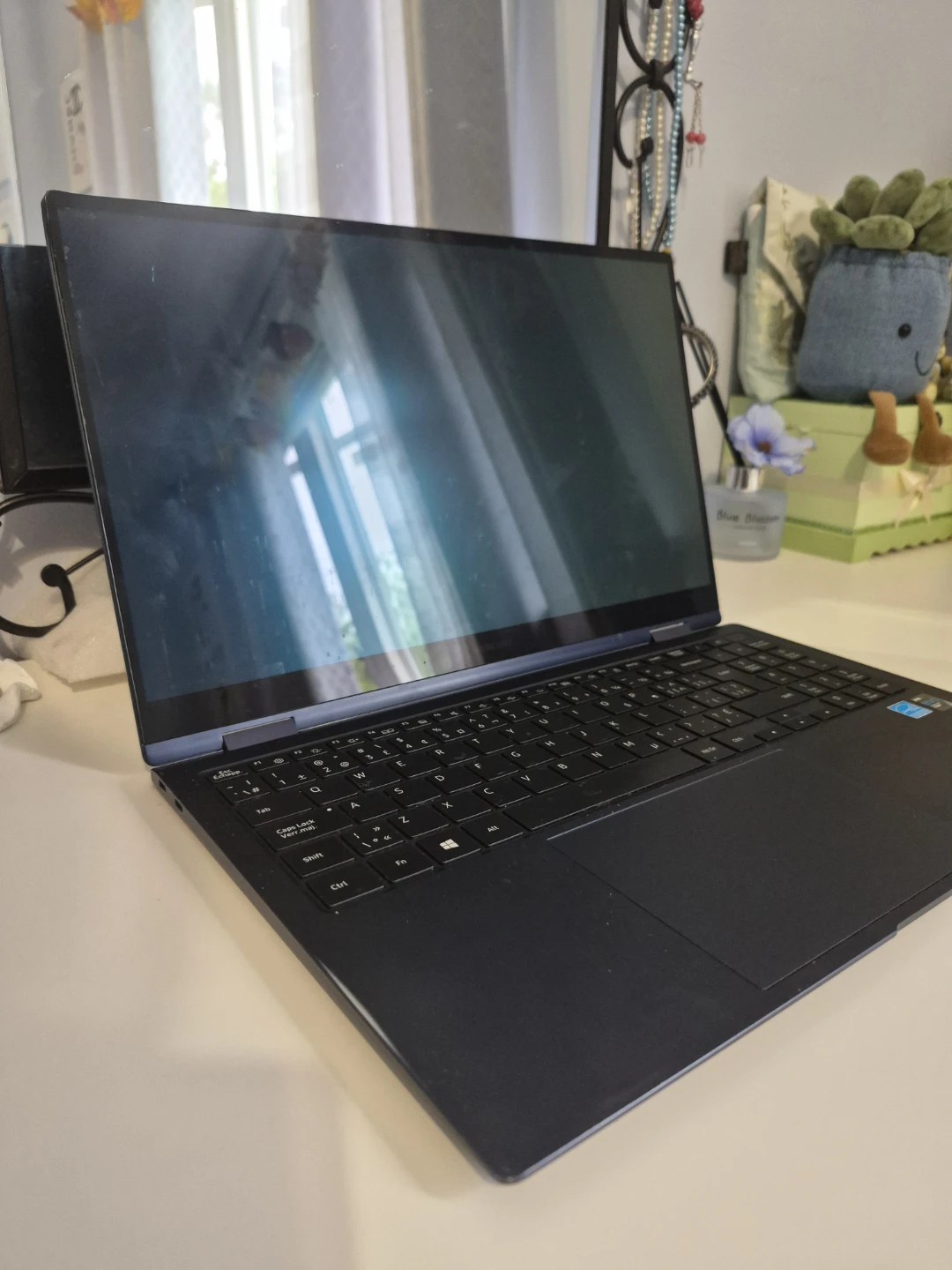 Samsung Galaxy Book Pro 360 laptop - CRACKED SCREEN