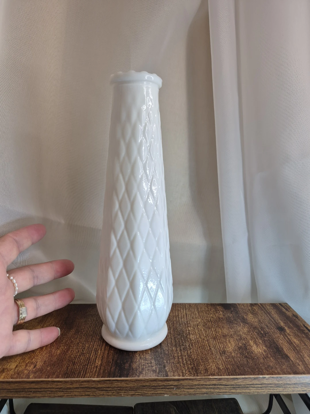 Beautiful Vintage 8 3/4" Tall White Milk Glass Vase - photo 5