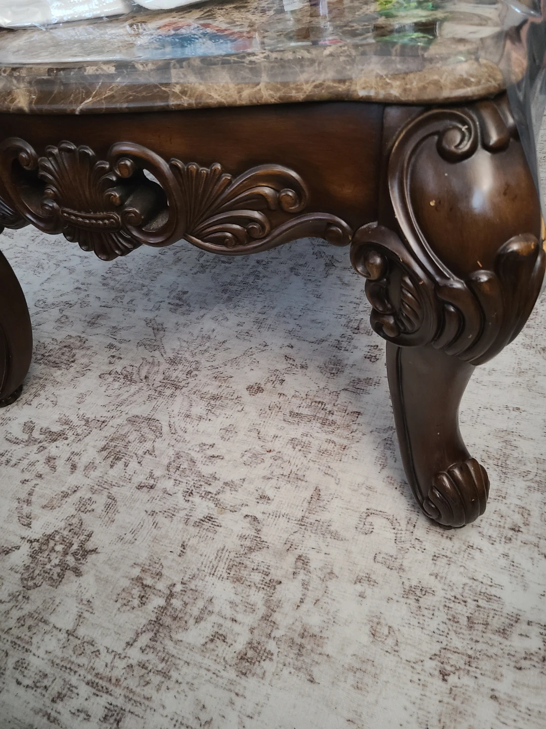 Coffe table with marbletop: living room furniture like new - photo 5