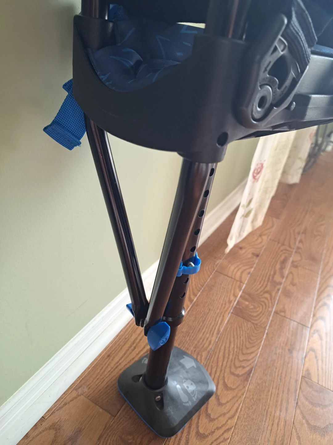 iWALK 3.0 Hands-Free Knee Crutch – Excellent Condition - photo 5