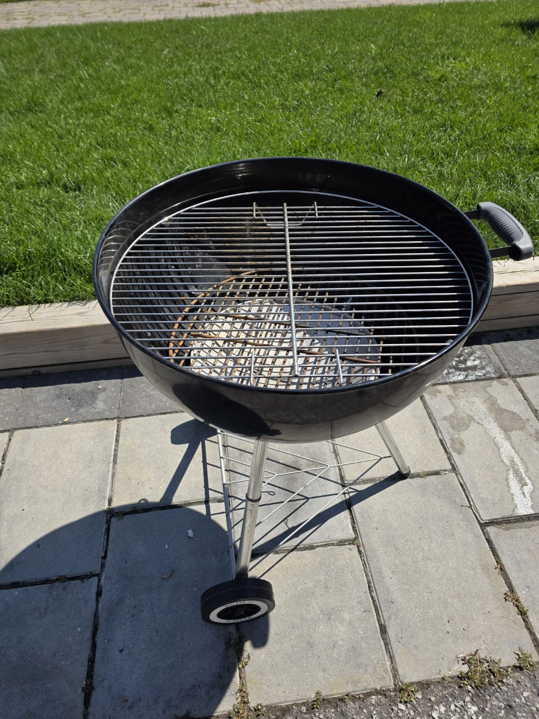 Weber Kettle Charcoal Grill - photo 3