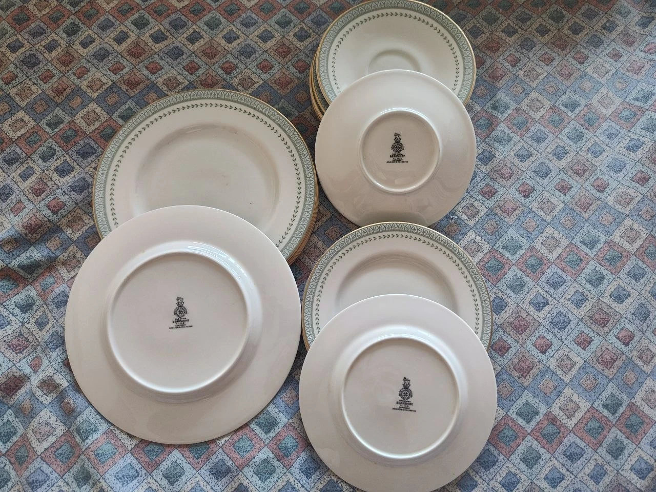 Vintage Royal Doulton Berkshire Plates & Saucers (TC 1021) - photo 4