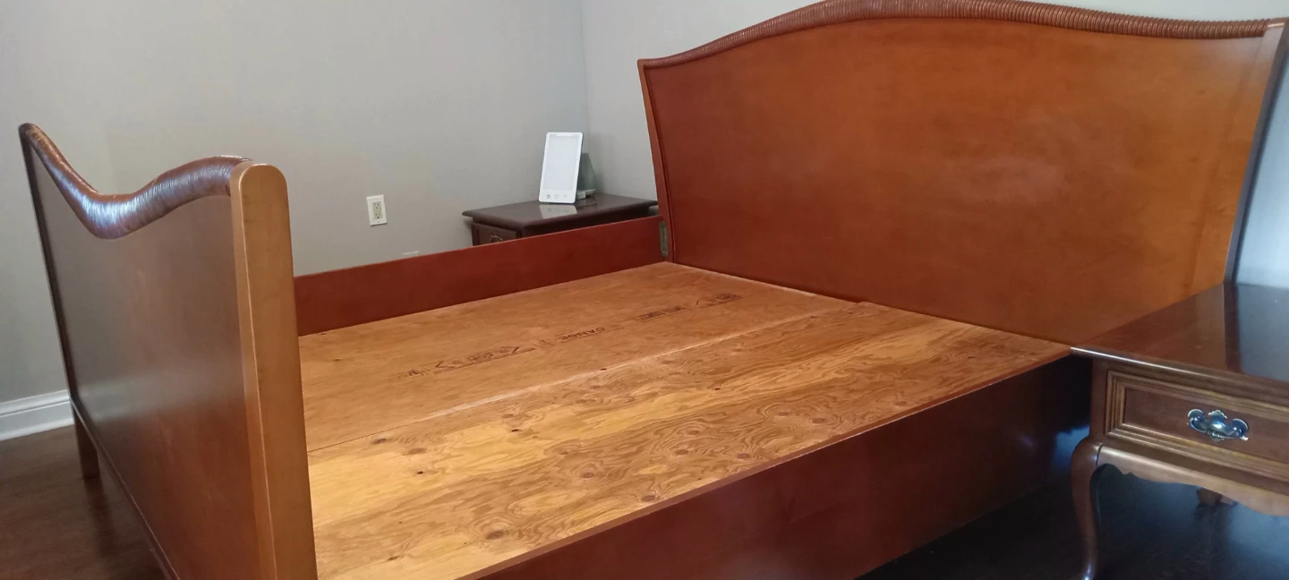 Wooden King size bed - photo 3