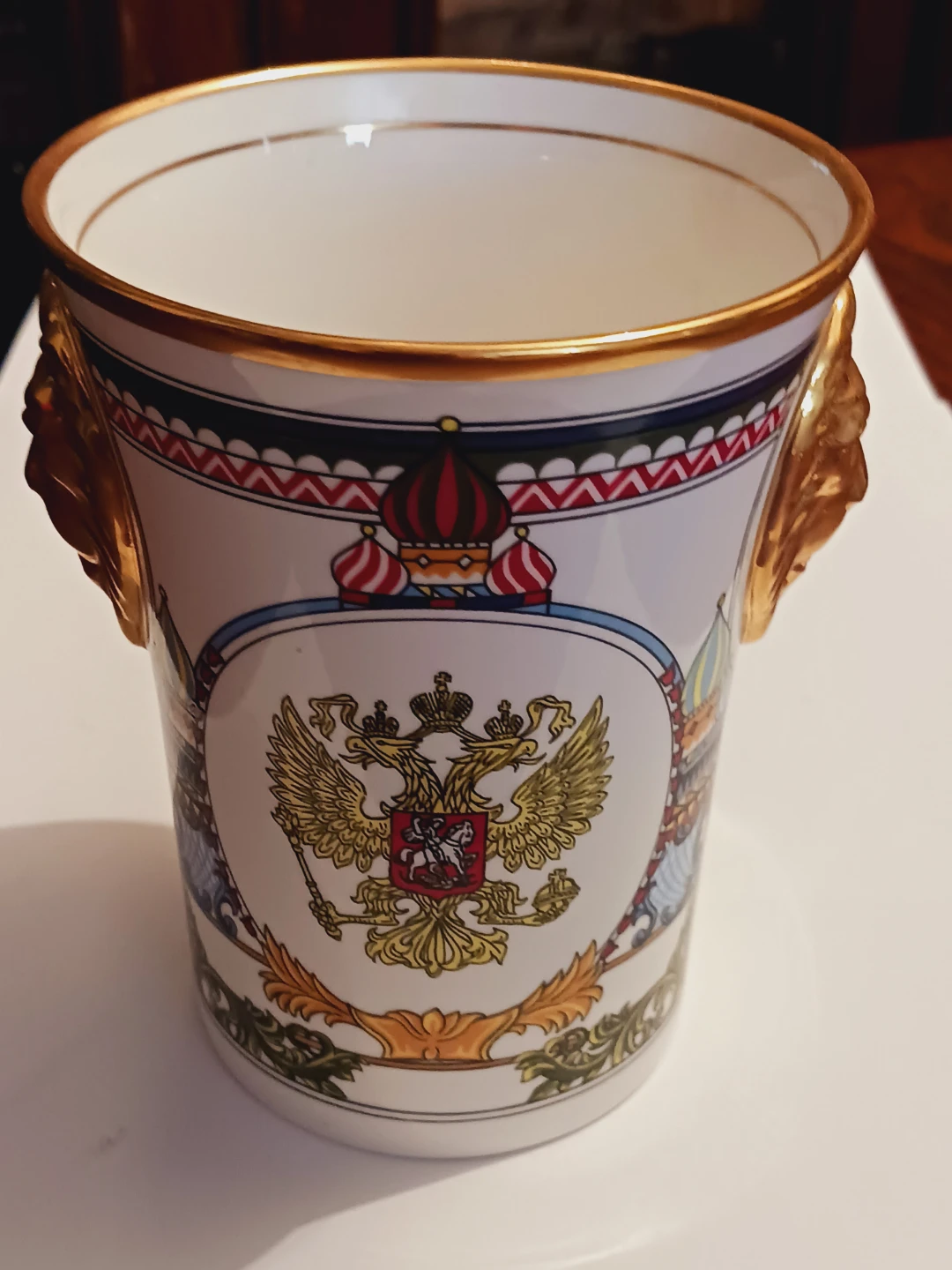Sutherland Bone China Queen's Visit to Russia Commemorative Vase