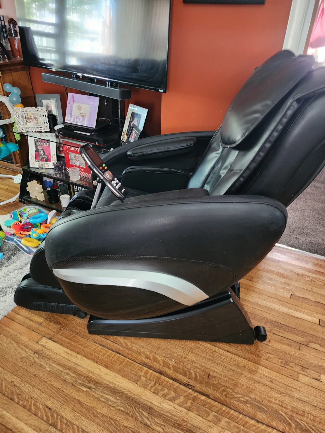 Cozzia Black Leather Massage Chair - photo 2