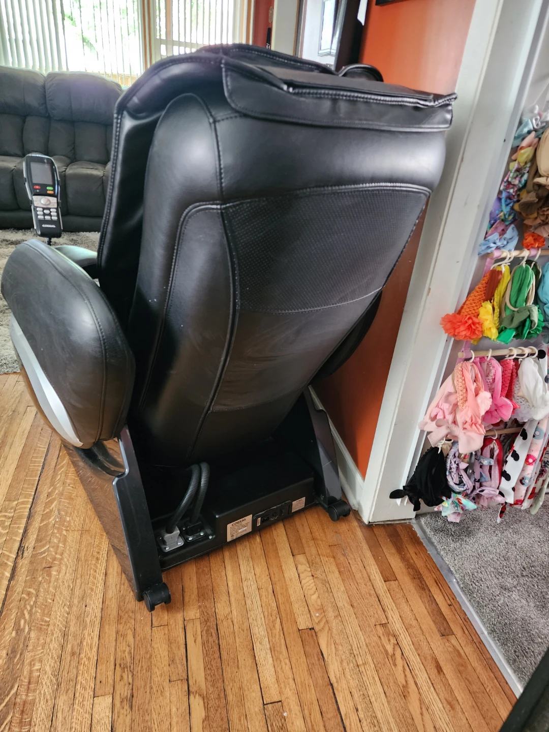 Cozzia Black Leather Massage Chair - photo 3