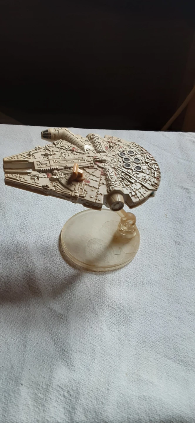 Star Wars T-Shirt and Millennium Falcon Model - photo 2