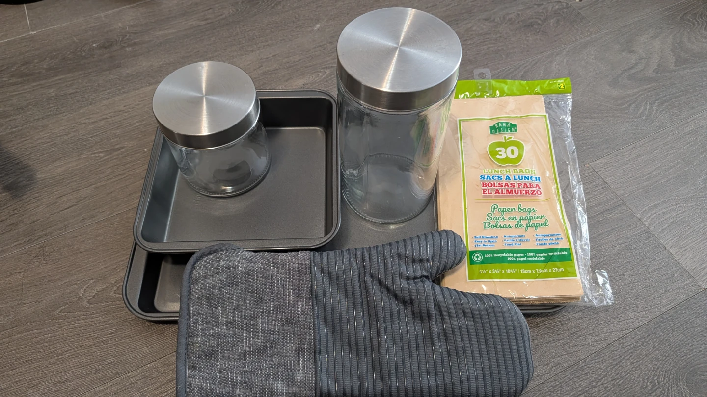 Kitchenware Set: Baking Sheets, Glass Jars & Oven Mitt