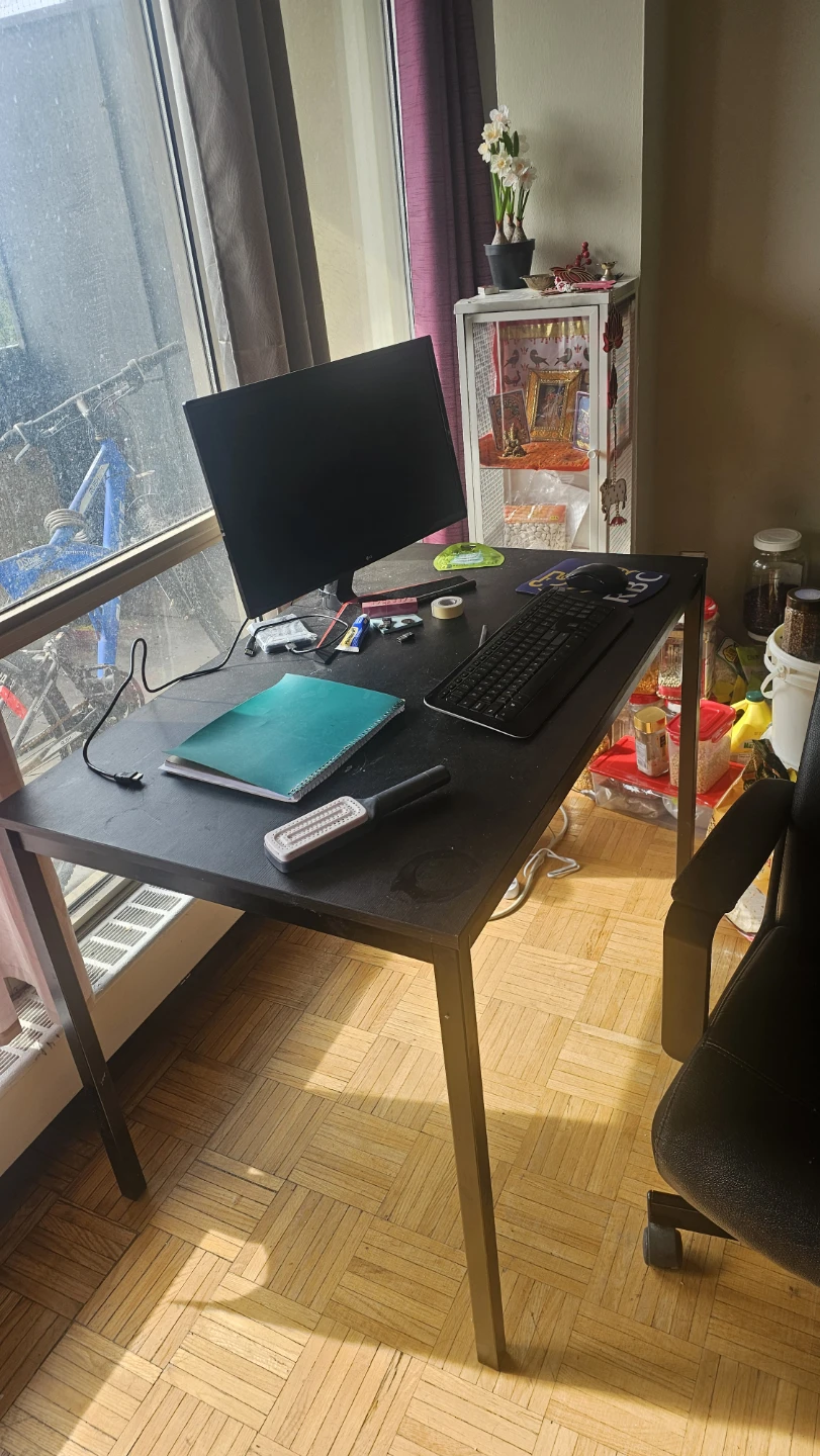 Black Desk