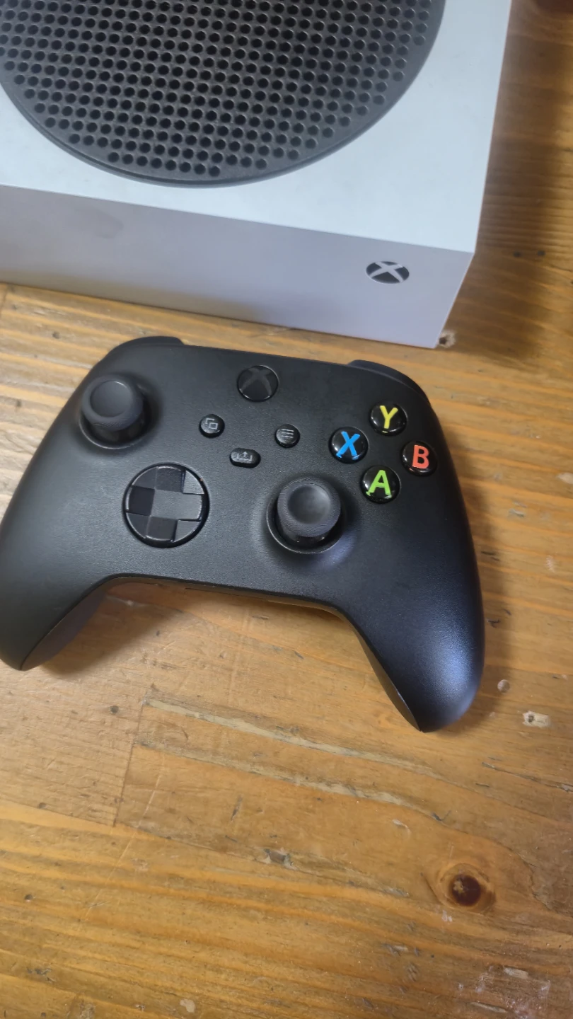 Xbox Series S Console 1tb with Two Controllers and Charging Dock - photo 5