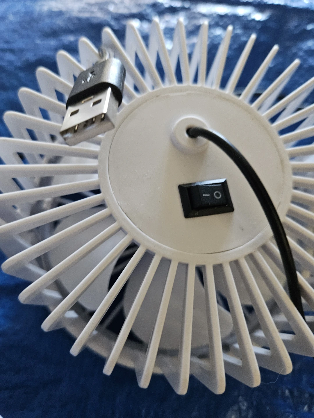 Small White USB Mini Fan - photo 3
