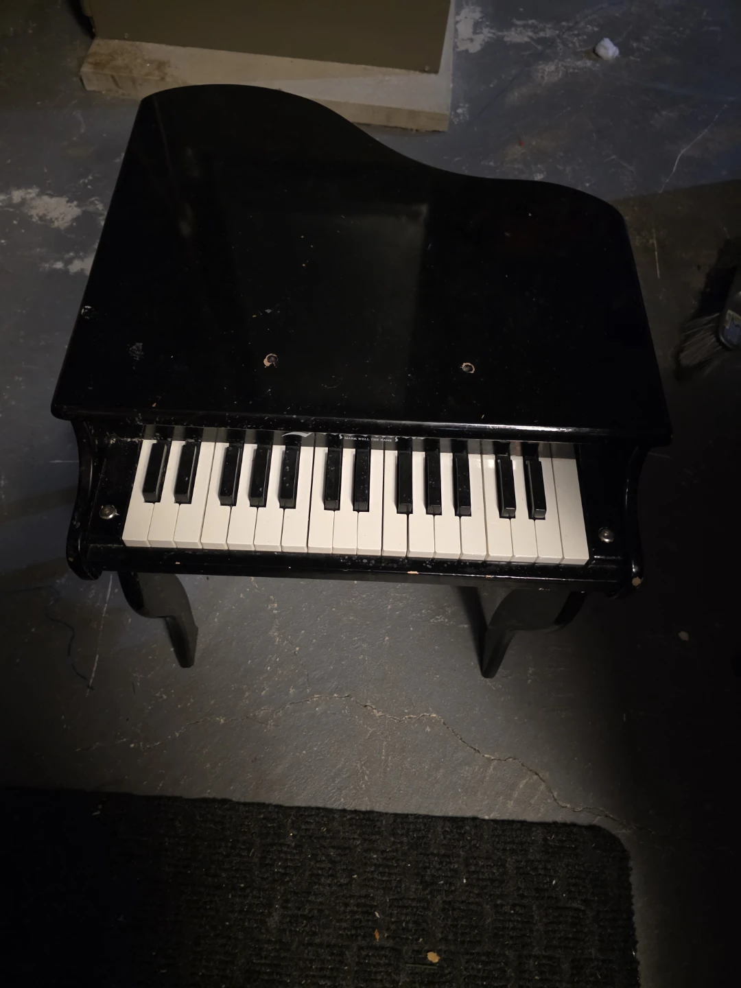 Baby grand piano - photo 3