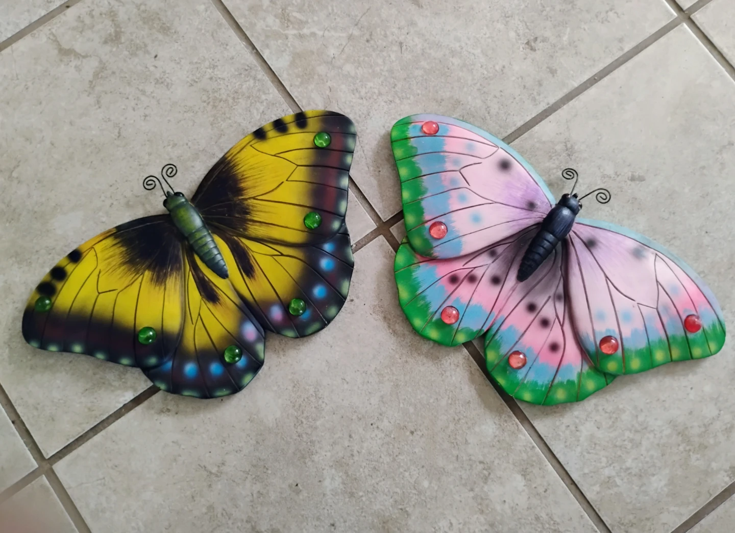 COLORFUL BUTTERFLY-SHAPED STEPPING STONES (SET OF 2)