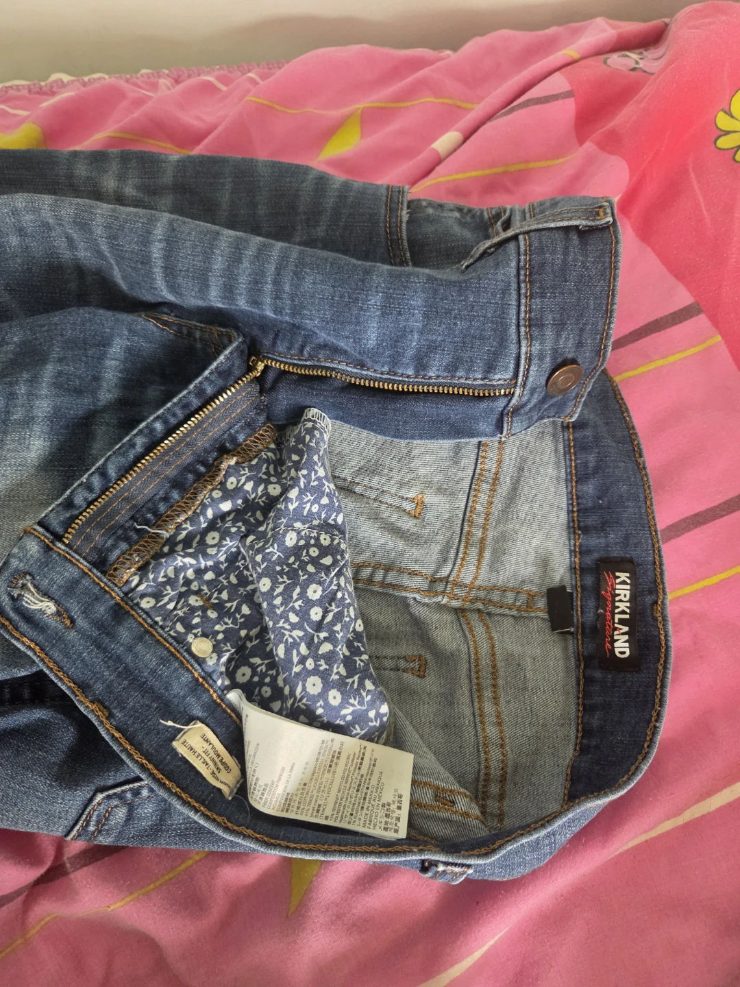 Women's Straight Jeans - Size 6 - photo 3