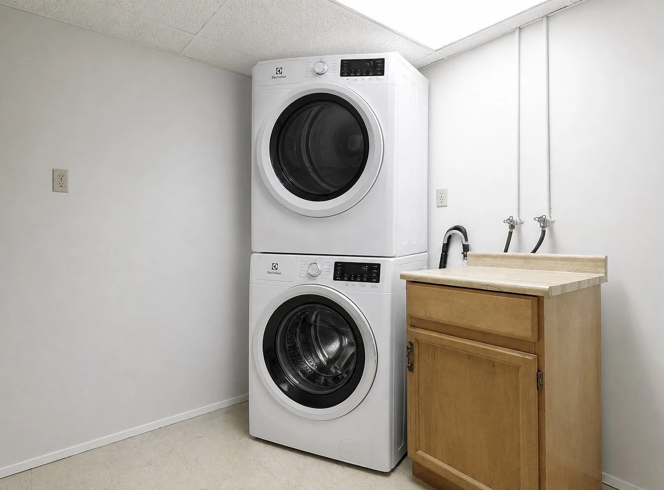 Basement for rent - photo 2