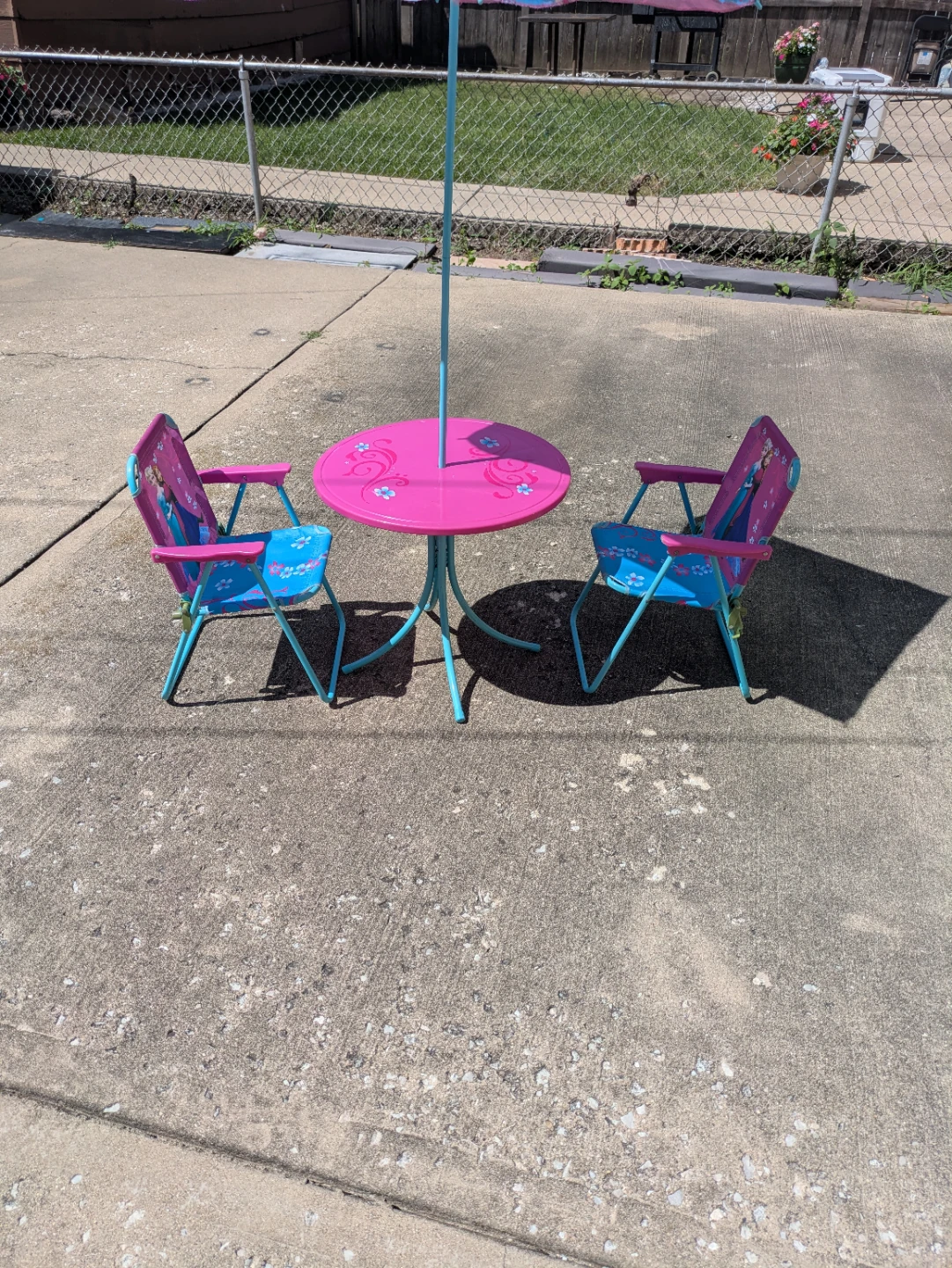 Kids Table and Chairs Set with Umbrella - photo 4