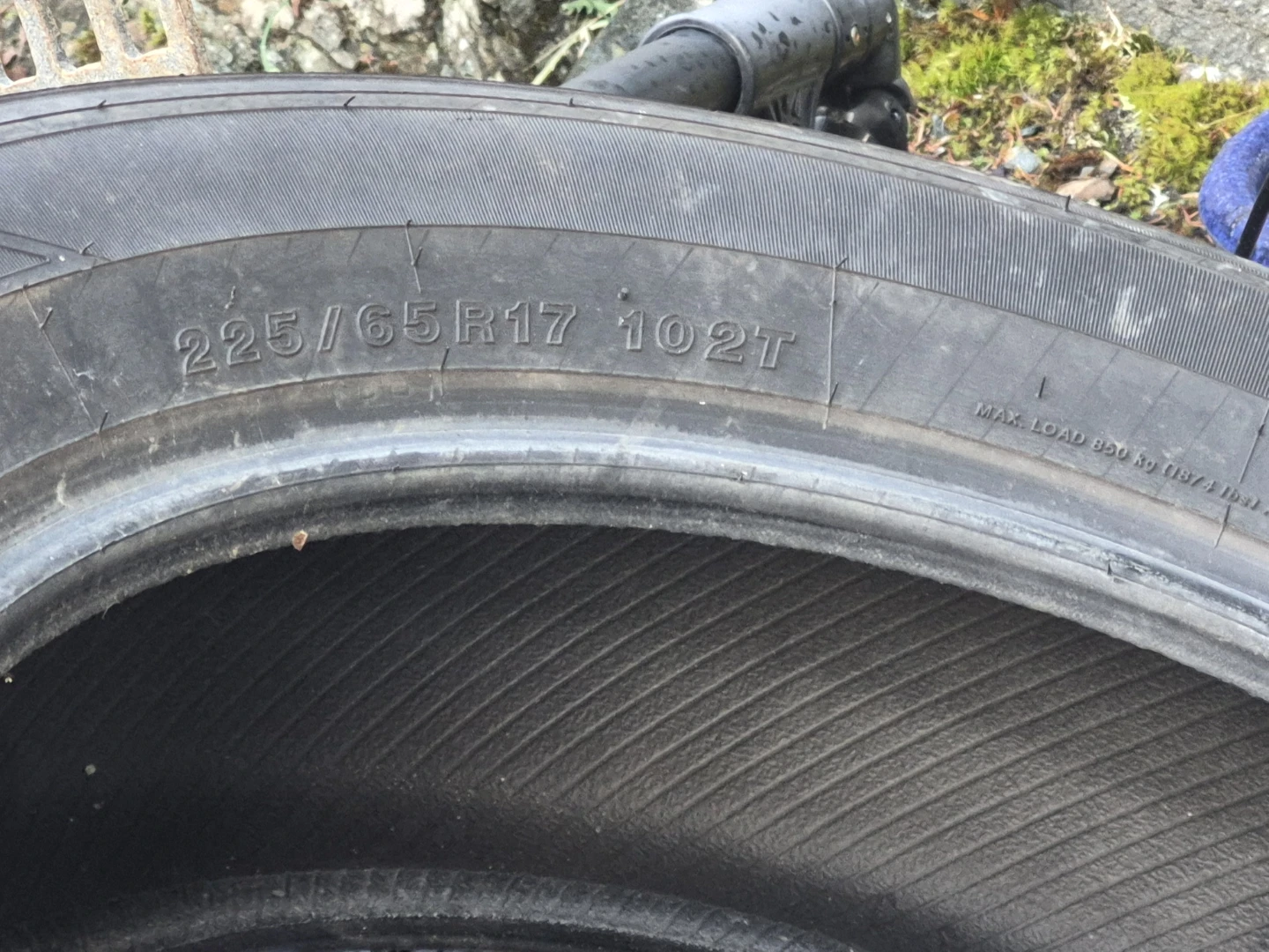 225/65R17 102t tires x 4
