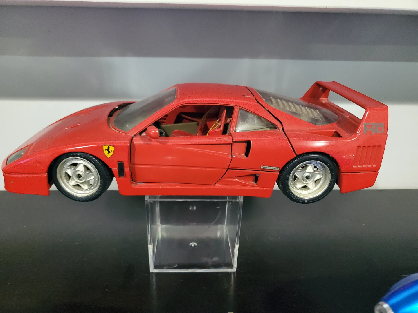 Bburago Ferrari F40 1:18 Scale Model Car