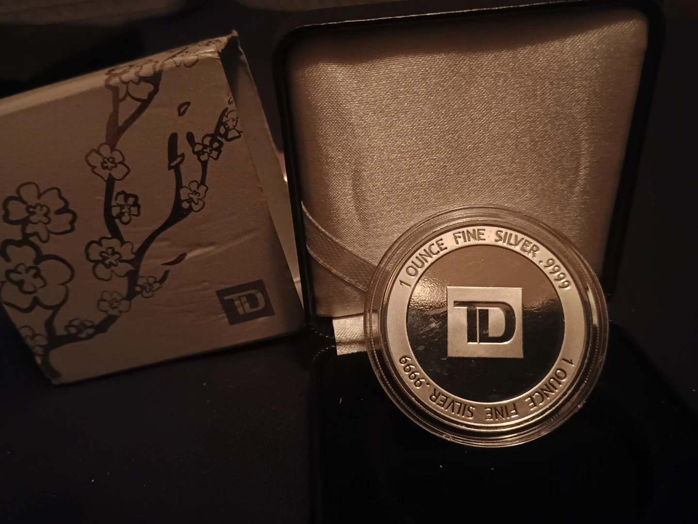 1 oz Fine Silver .9999 Coin - photo 2