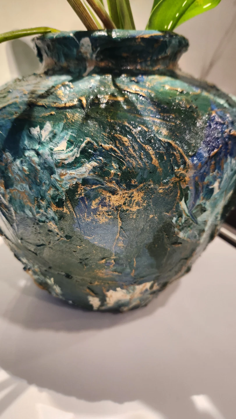 Upcycled art piece planter with plant - photo 2