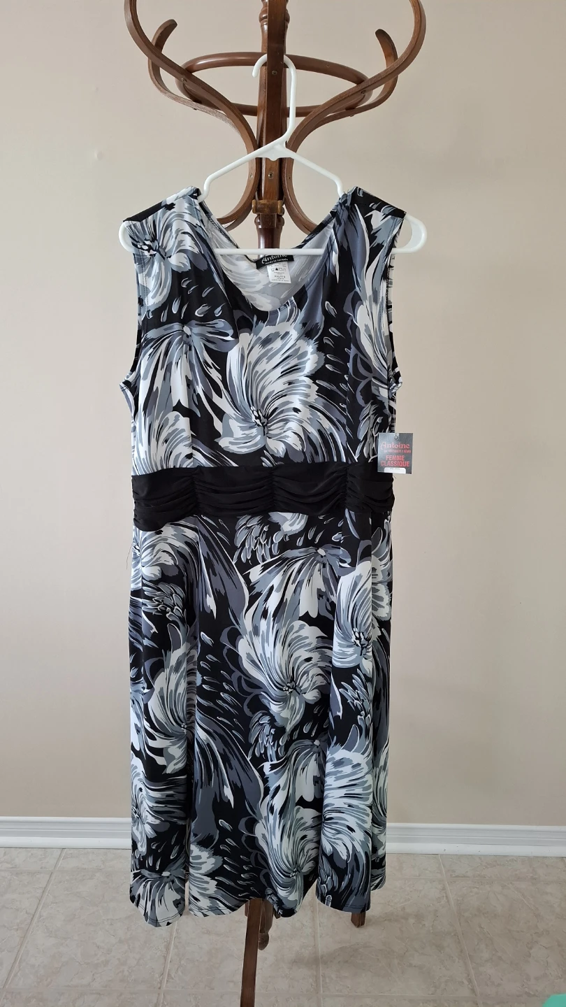 Sleeveless Summer Dress with Ruching Detail