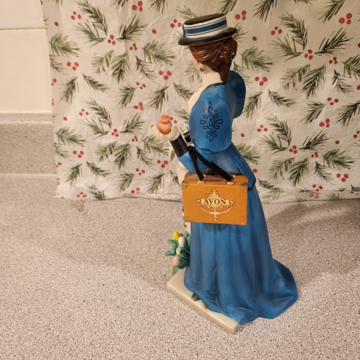 AVON Figurine of a Victorian Lady - photo 4