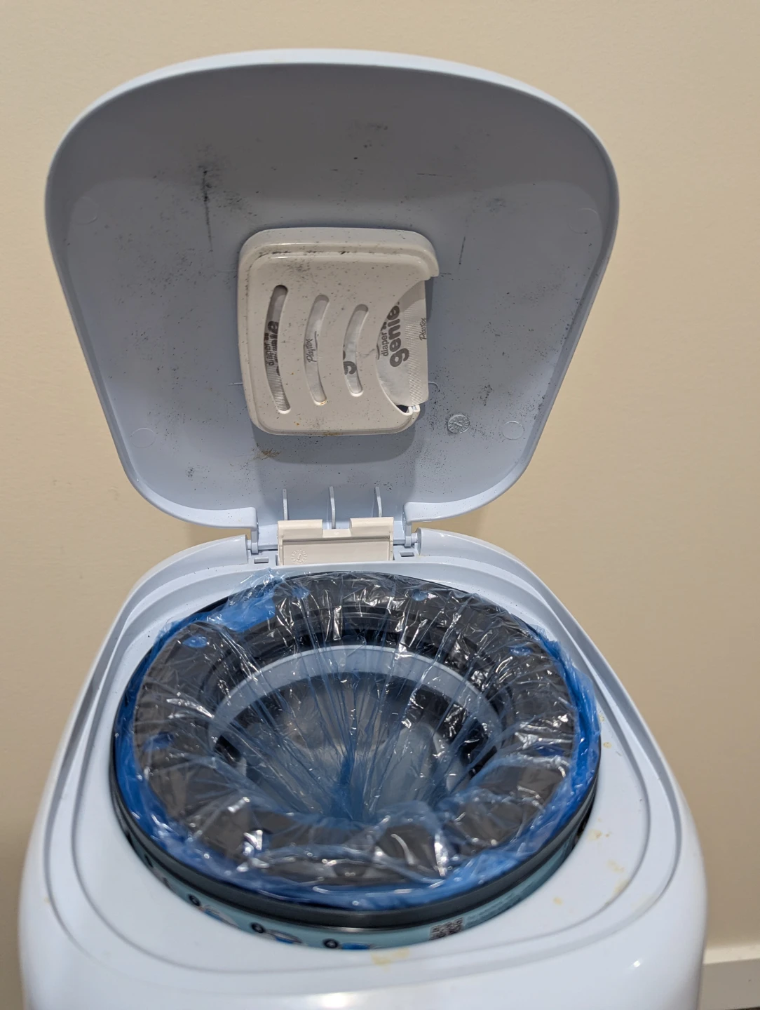Diaper Genie Complete Bin with one Refill - photo 2
