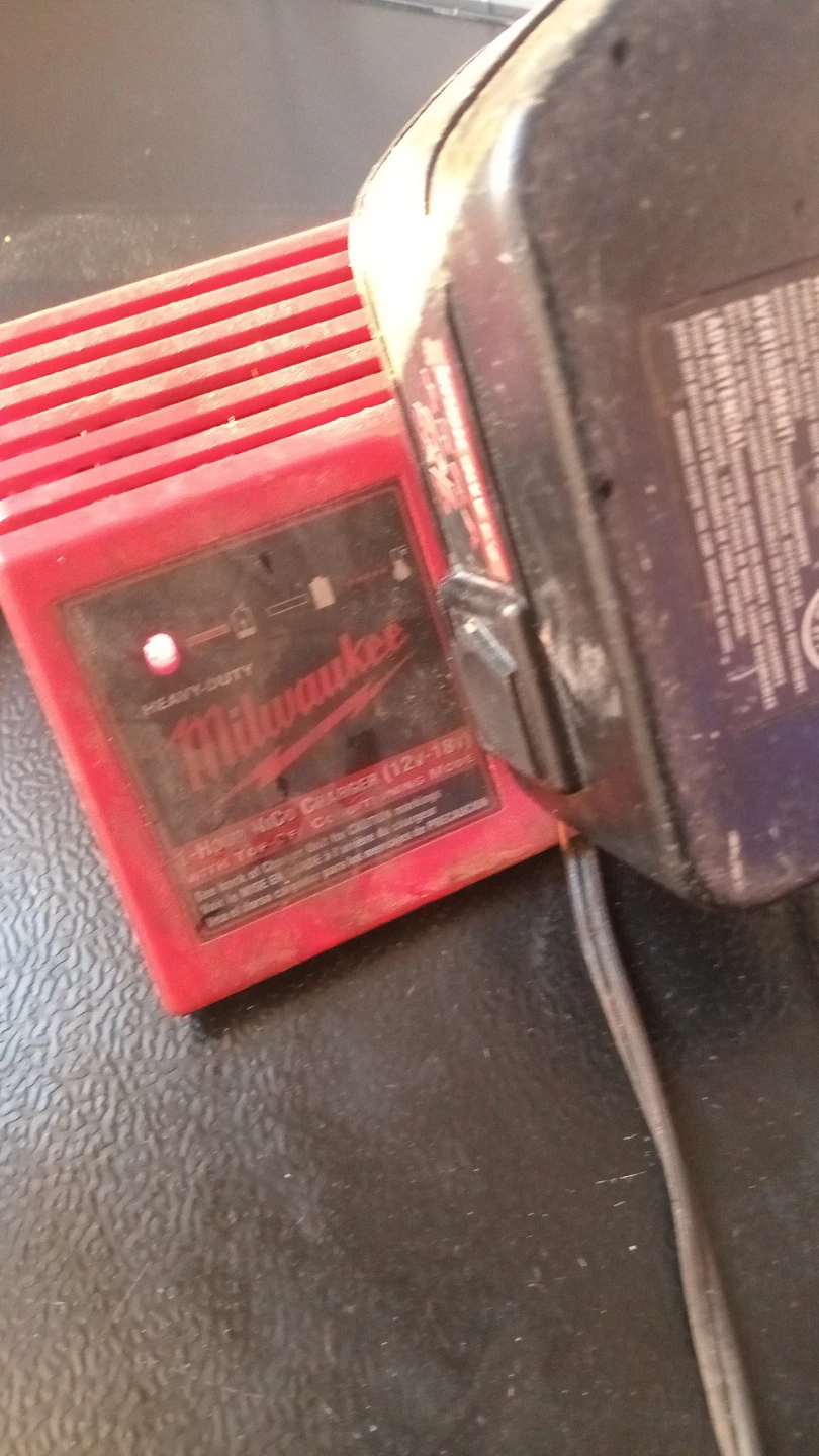 Milwaukee battery and charger - photo 3