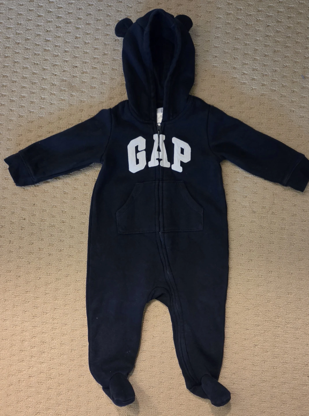 Baby Onesie / Gap  ( 6 - 12 Months )