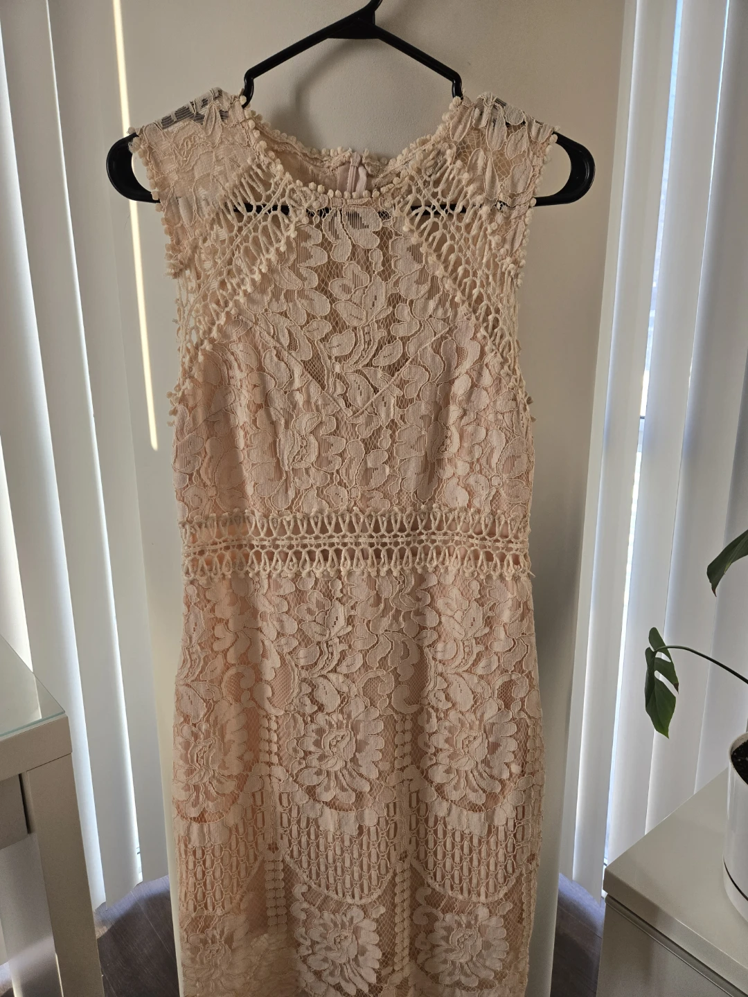 Peach lace sleeveless midi dress - photo 2