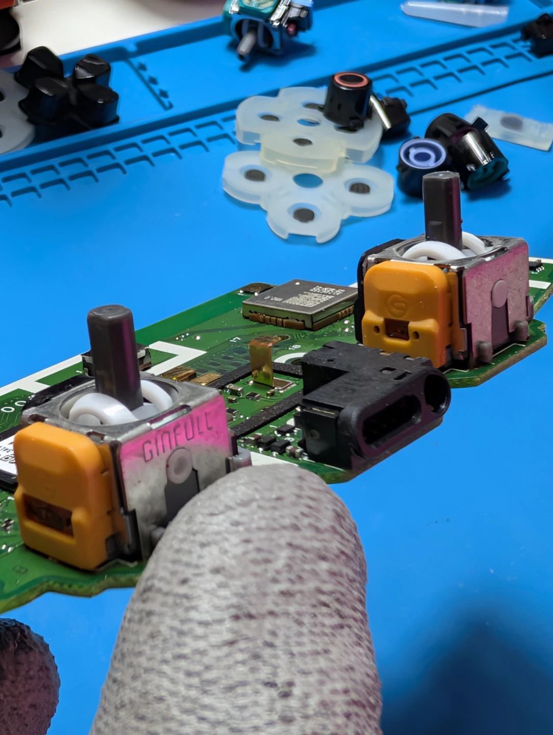 PS4 Controller upgraded with Hall-Effect anti-drift - photo 5