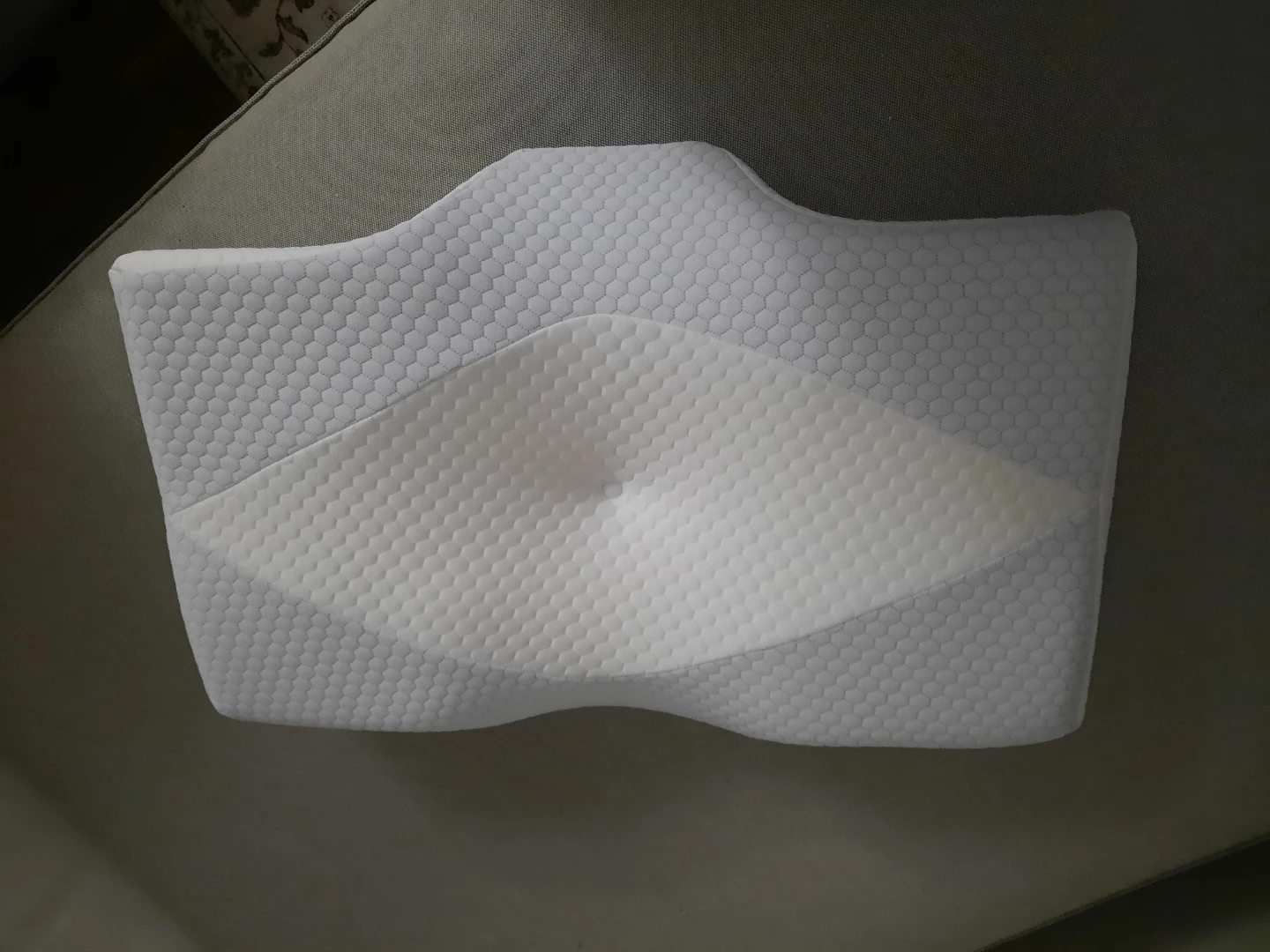 White Contoured Memory Foam Pillow