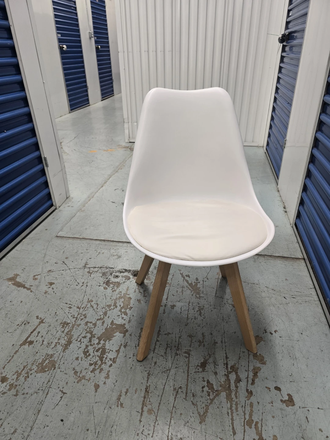 Set of 3 White Dining Chairs with Wood Legs - photo 3