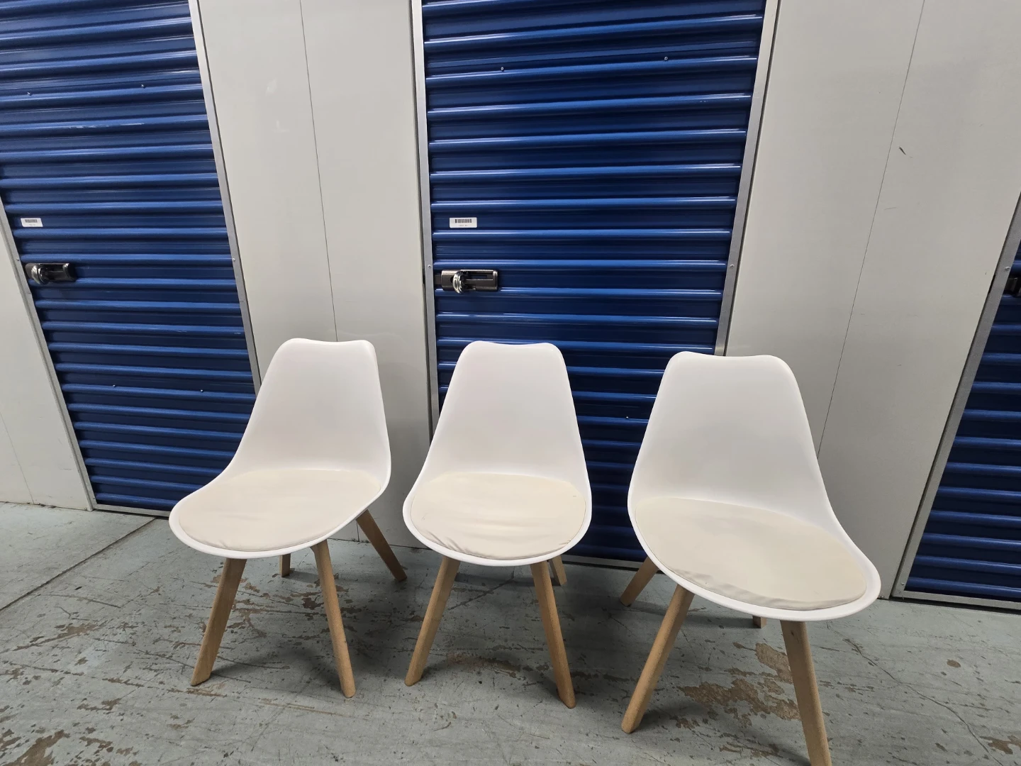 Set of 3 White Dining Chairs with Wood Legs - photo 4